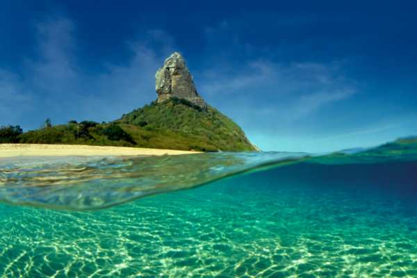 Fernando de Noronha: Areia branquinha e mar azul turquesa.